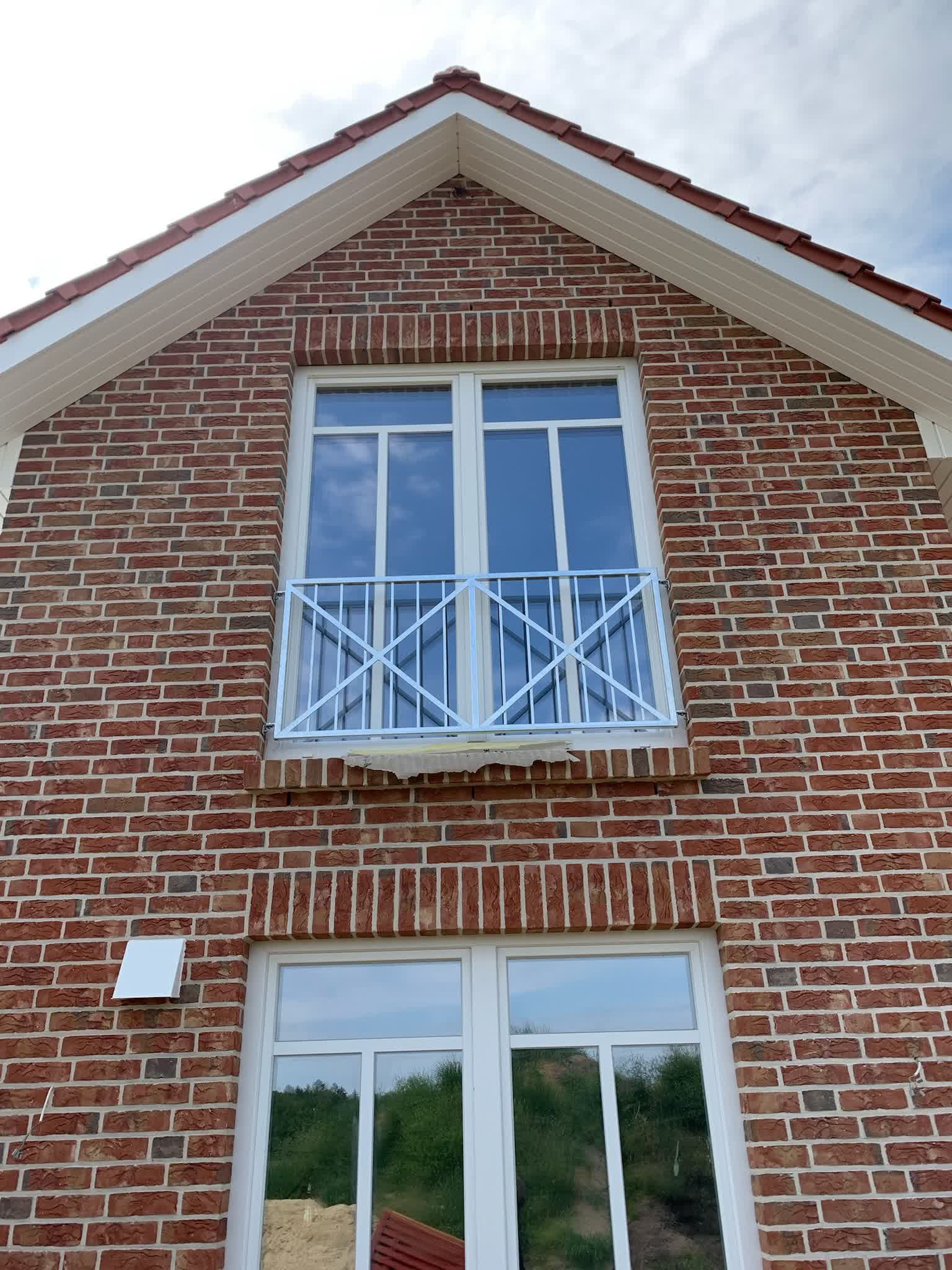 Dekorative und schützende Fenstergitter